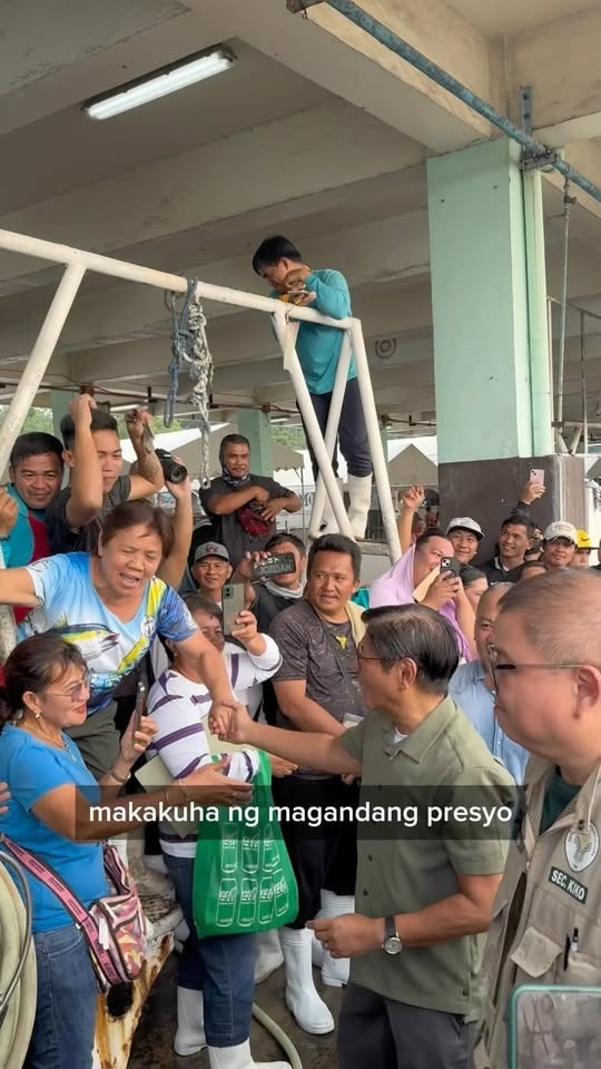 Hangarin ng Pangulong Ferdinand “Bongbong” Marcos at DA ang mas maraming pier, ice plant, at cold storage para sa sektor ng pangingisda upang palakasin ang kabuhayan ng mga mangingisda. #DA #ParaSaMasaganangBagongPilipinas #BagongPilipinas  #OnDAGround #InDAnews